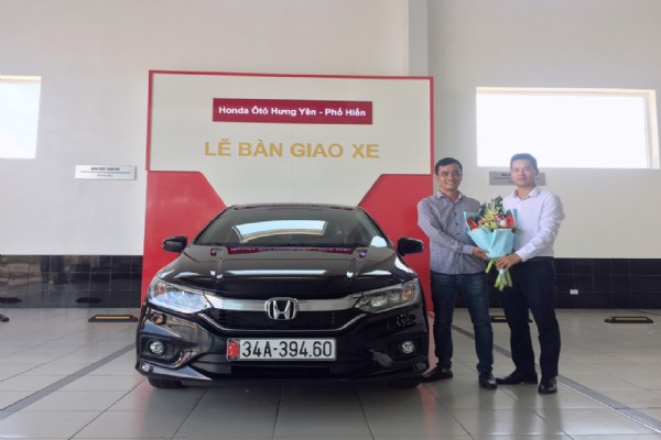 Lễ bàn giao xe cho khách hàng Nguyễn Văn Hùng
