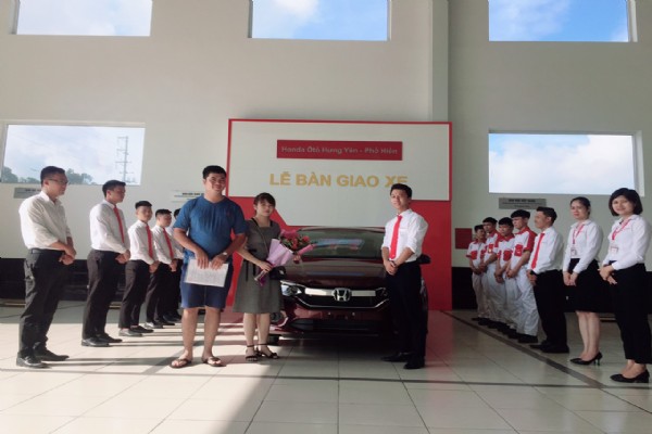 Lễ bàn giao xe cho khách hàng Trần Thị Hải Yến