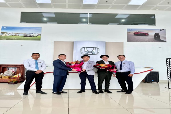 Honda Ô tô Hưng Yên - Phố Hiến vinh dự được đón ông Yusuke Kondo - Giám đốc & Trưởng lĩnh vực kinh doanh ô tô cùng BLĐ Honda Việt Nam ghé thăm và làm việc.